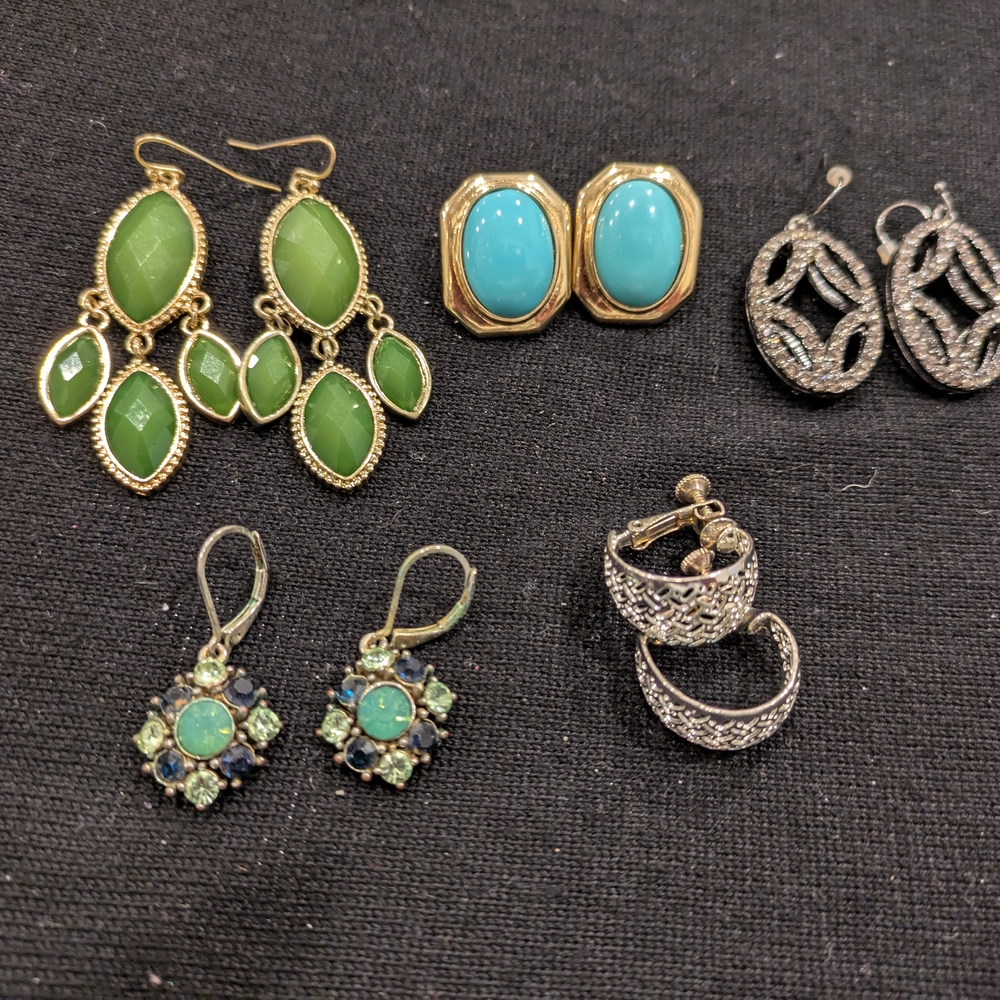 Chandelier Green and Gold Earrings with Cascading Design